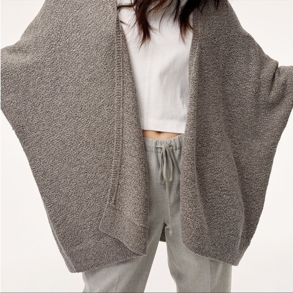 aritzia cape - Picture 2 of 3